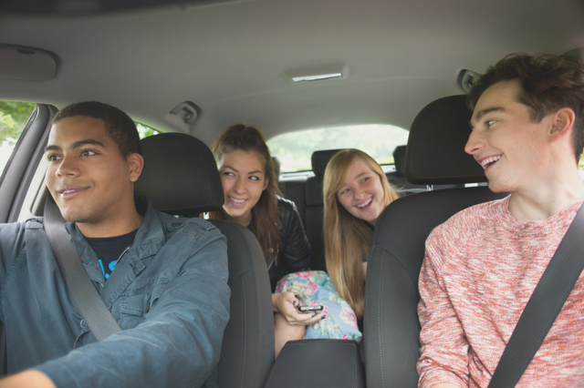 bad-habits-of-a-teen-driver-1