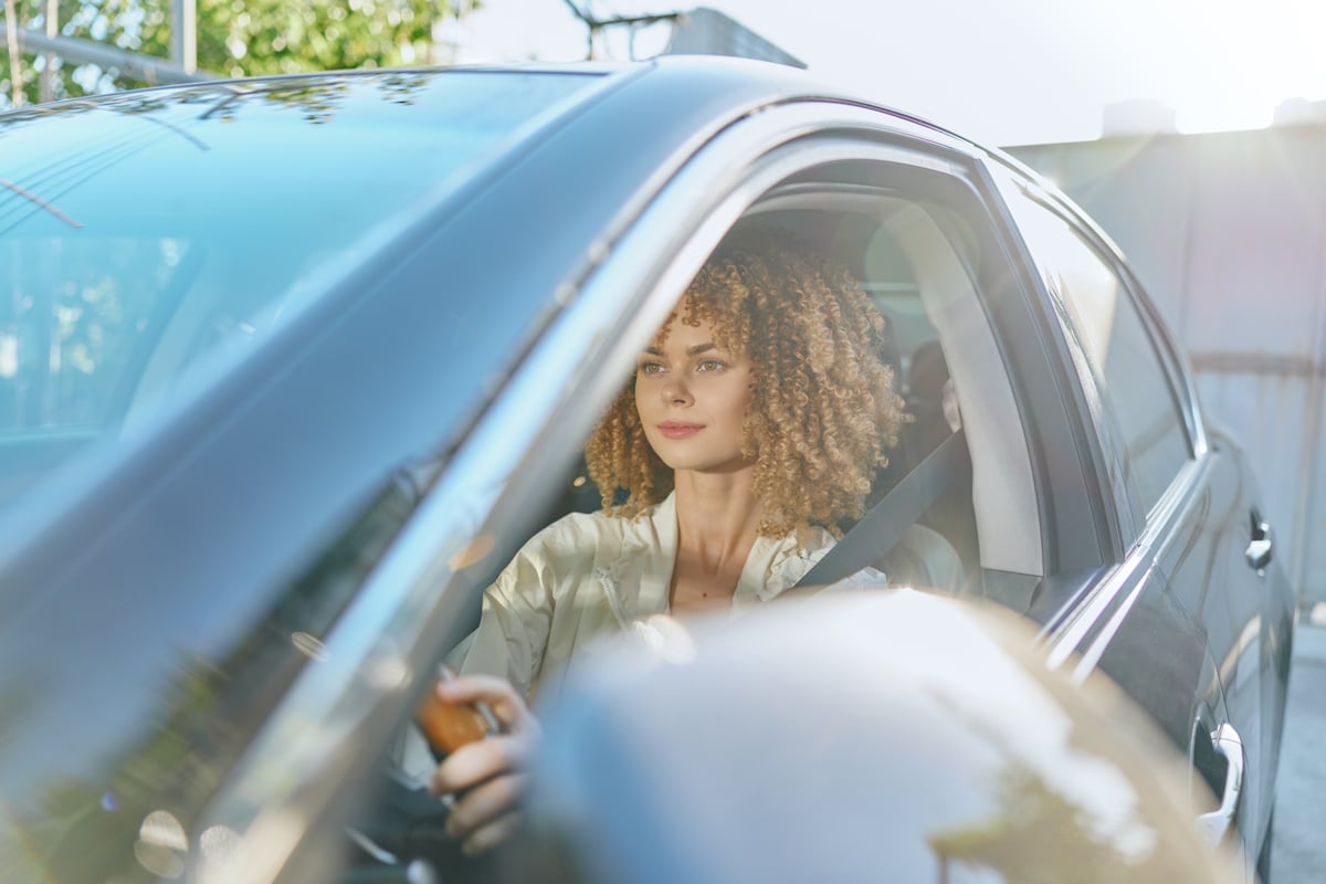 focused-female-driver
